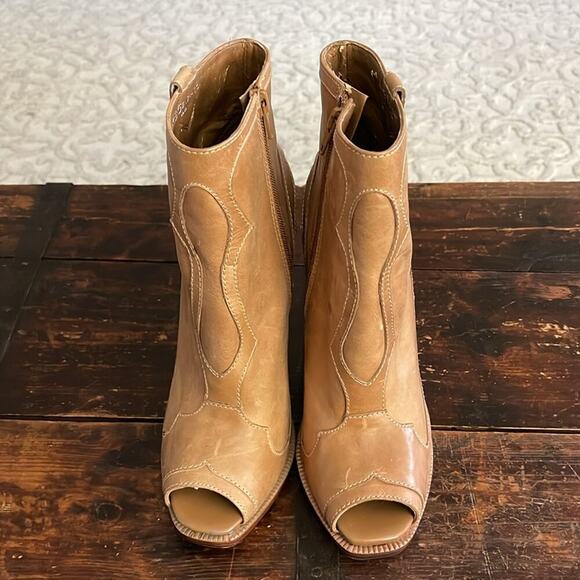 BCBGeneration Tan Leather Western Peeptoe Heels 4" Size 9 - Picture 4 of 8